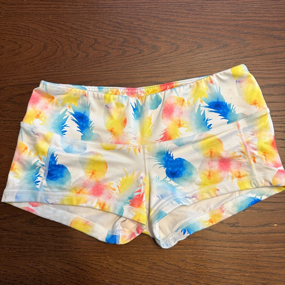 Fleo Shorts - Rainbow Pineapples